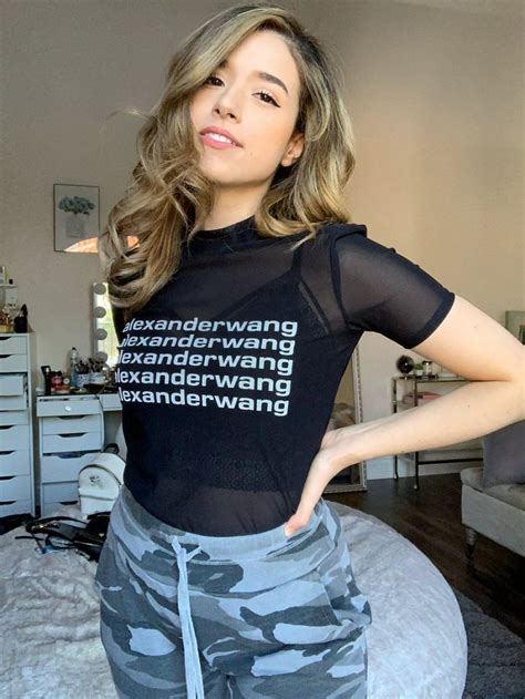 Do not miss the hot moment in this video at 0543. . Pokimane thicc